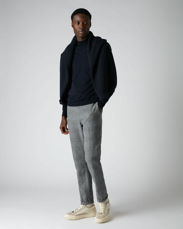 N.Peal Men's Conduit Fine Gauge Cashmere V Neck Jumper Navy Blue