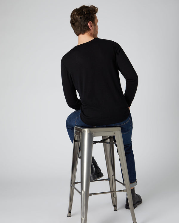 N.Peal Men's Conduit Fine Gauge Cashmere V Neck Jumper Black