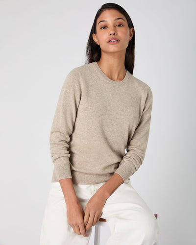 N.Peal Women's Evie Classic Round Neck Cashmere Jumper Oatmeal Brown