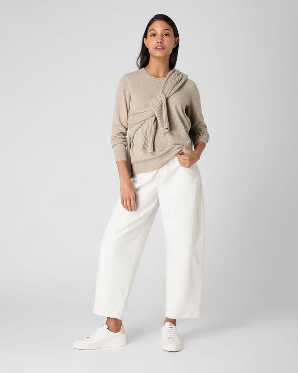 N.Peal Women's Evie Classic Round Neck Cashmere Jumper Oatmeal Brown