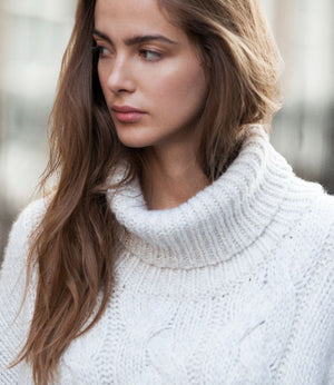 Layering in Luxury: Styling Your N.Peal White Cashmere Sweater