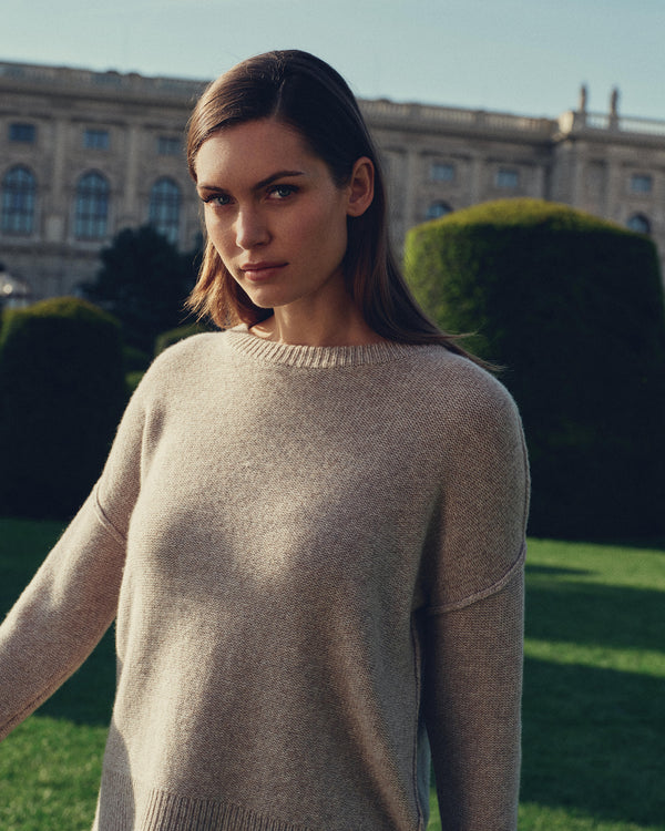 N.Peal Women's Relaxed Round Neck Cashmere Sweater Basilica Beige Brown Marl