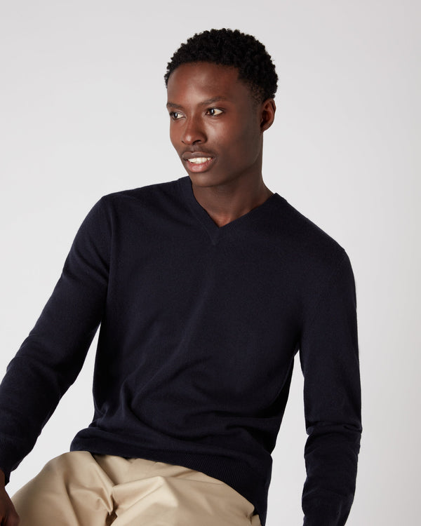 N.Peal Men's Burlington V Neck Cashmere Jumper Navy Blue