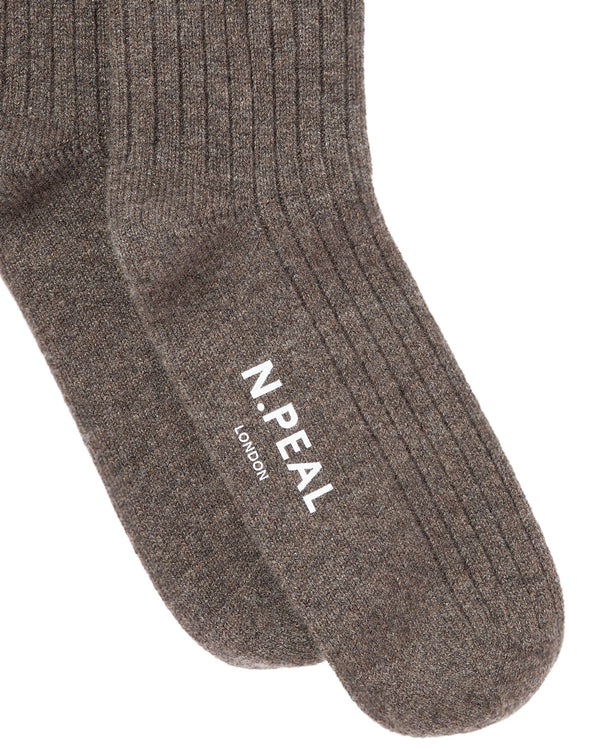 N.Peal Men's Rib Cashmere House Socks Wood Smoke Brown