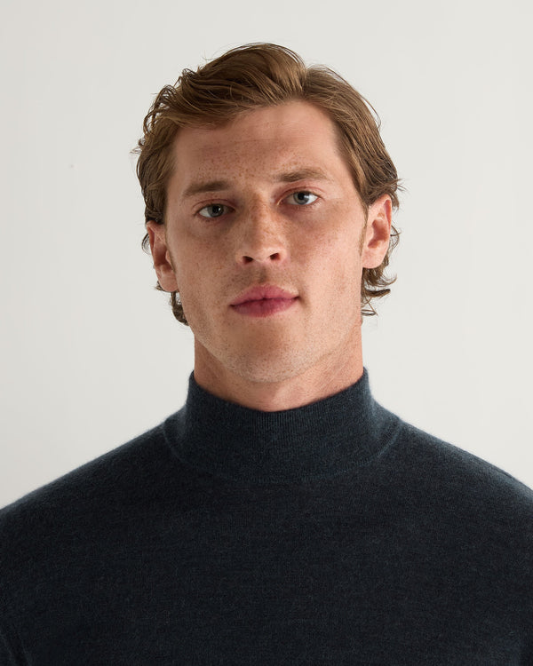 N.Peal Men's Fine Gauge Cashmere Turtle Neck Jumper Azurine Blue