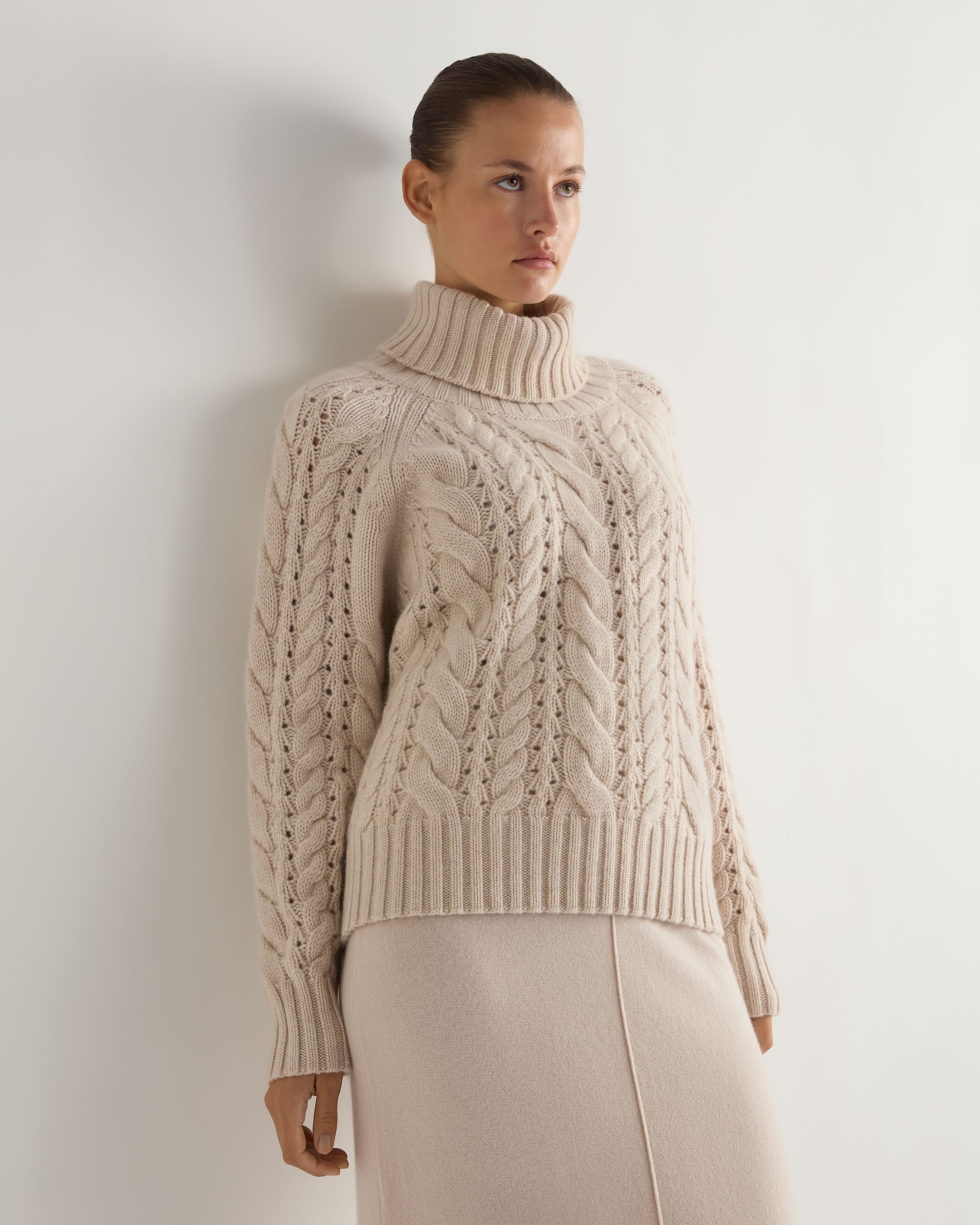 Women's Open Cable Turtle Neck Cashmere Sweater Ecru White | N.Peal