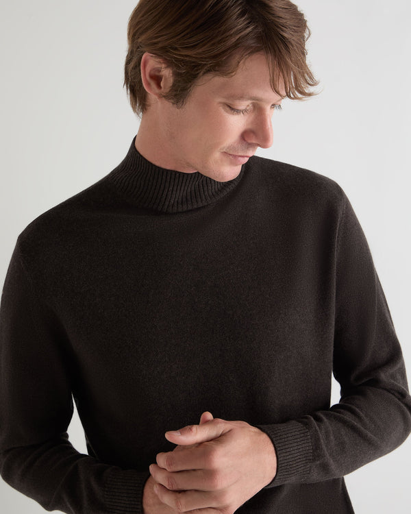 N.Peal Men's Mayfair Turtle Neck Cashmere Jumper Chocolate Brown