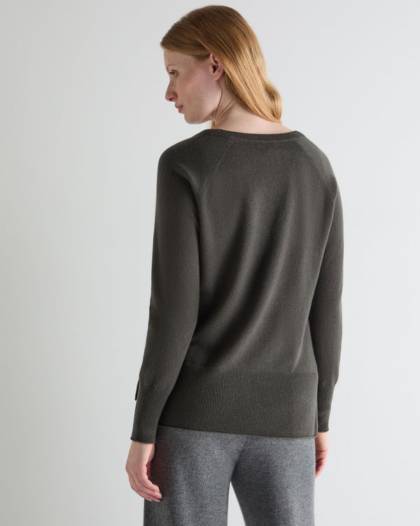 N.Peal Women's Relaxed V Neck Cashmere Jumper Arabica Khaki Green