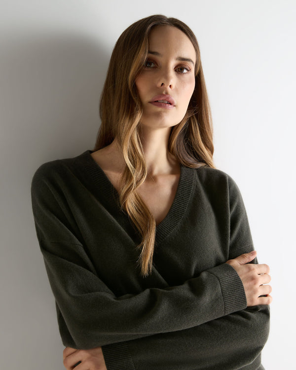 N.Peal Women's Longline V Neck Cashmere Jumper Arabica Khaki Green