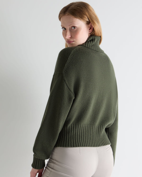 N.Peal Women's Cropped Roll Neck Cashmere Jumper Army Green