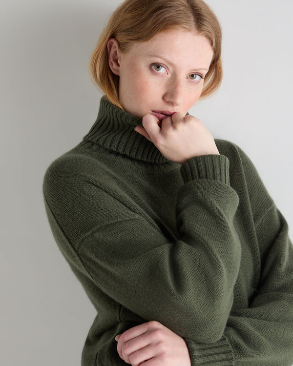 N.Peal Women's Cropped Roll Neck Cashmere Jumper Army Green