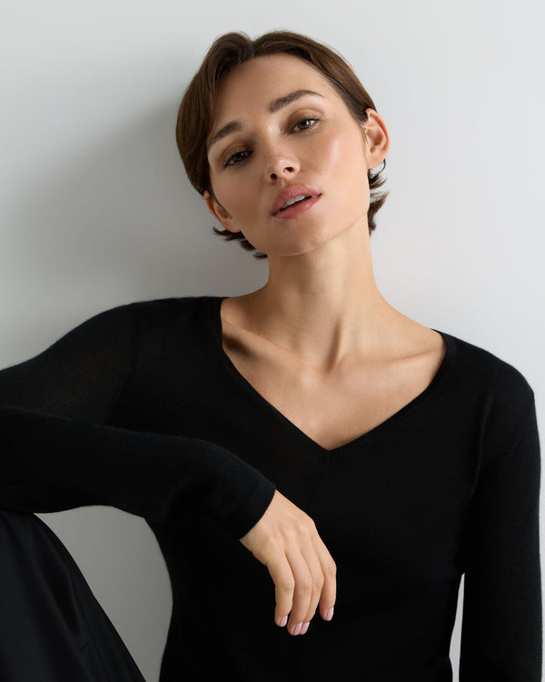 Women's Imogen Superfine Cashmere V Neck Sweater 5