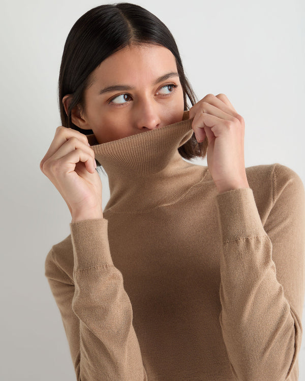 Women's Margot Superfine Cashmere Turtle Neck Sweater 6
