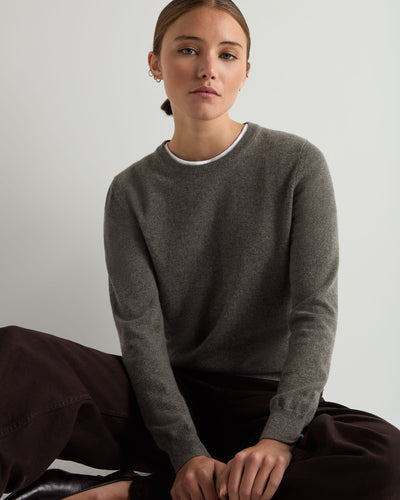 N.Peal Women's Evie Classic Round Neck Cashmere Jumper Wood Smoke Brown