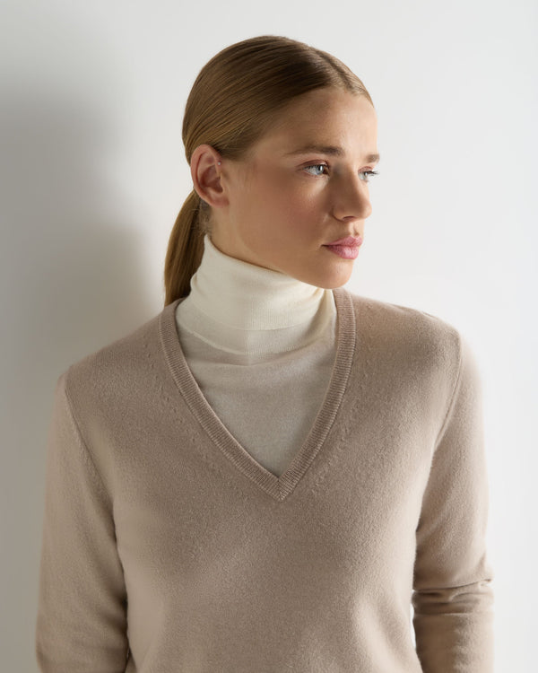 N.Peal Women's Phoebe V Neck Cashmere Jumper Cashew Brown
