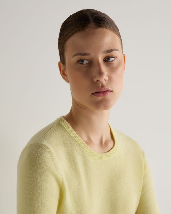 N.Peal Women's Evie Classic Round Neck Cashmere Jumper Granita Yellow