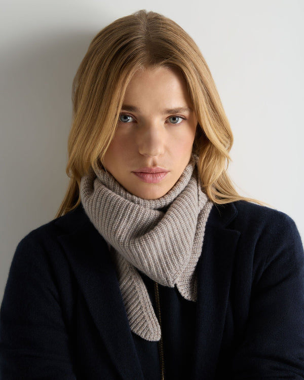 Unisex Ribbed Triangle Cashmere Scarf 3