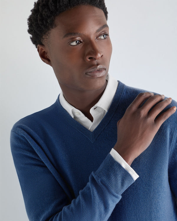 N.Peal Men's Cashmere Burlington V Neck Cashmere Sweater Bright Denim Blue N.Peal Men's Cashmere Burlington V Neck Cashmere Sweater Bright Denim Blue