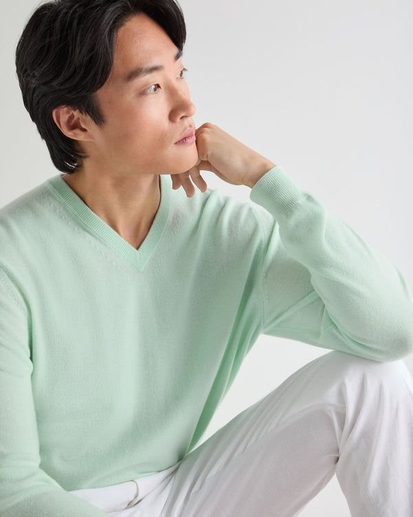 N.Peal Men's Burlington V Neck Cashmere Jumper Mint Green