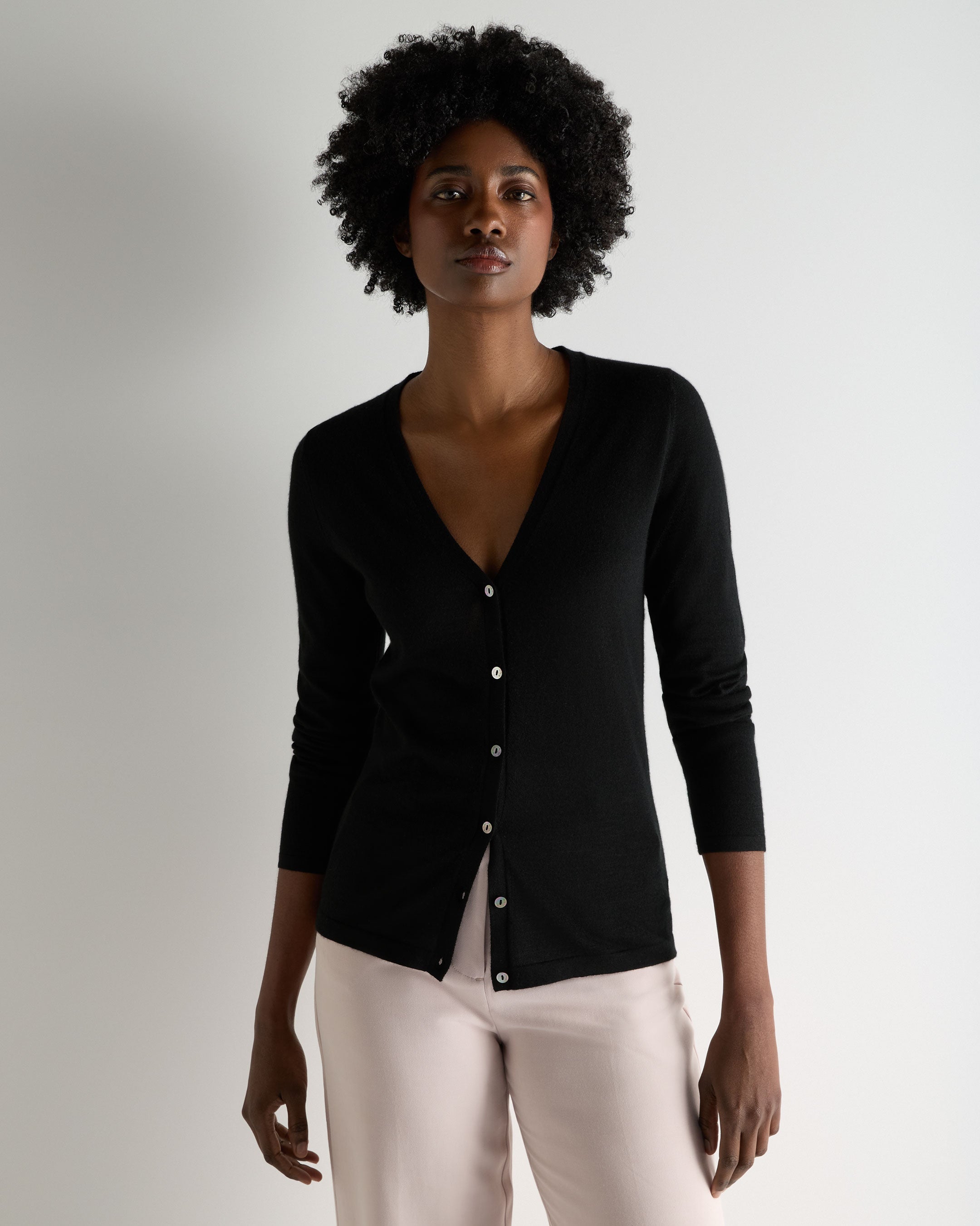 <6(ROKU)＞MIX V NECK CARDIGAN LESET James V Neck Cardigan in Sky in Wool