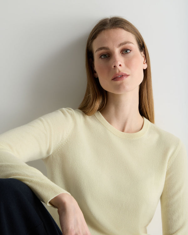 N.Peal Women's Evie Classic Round Neck Cashmere Jumper Butter Yellow