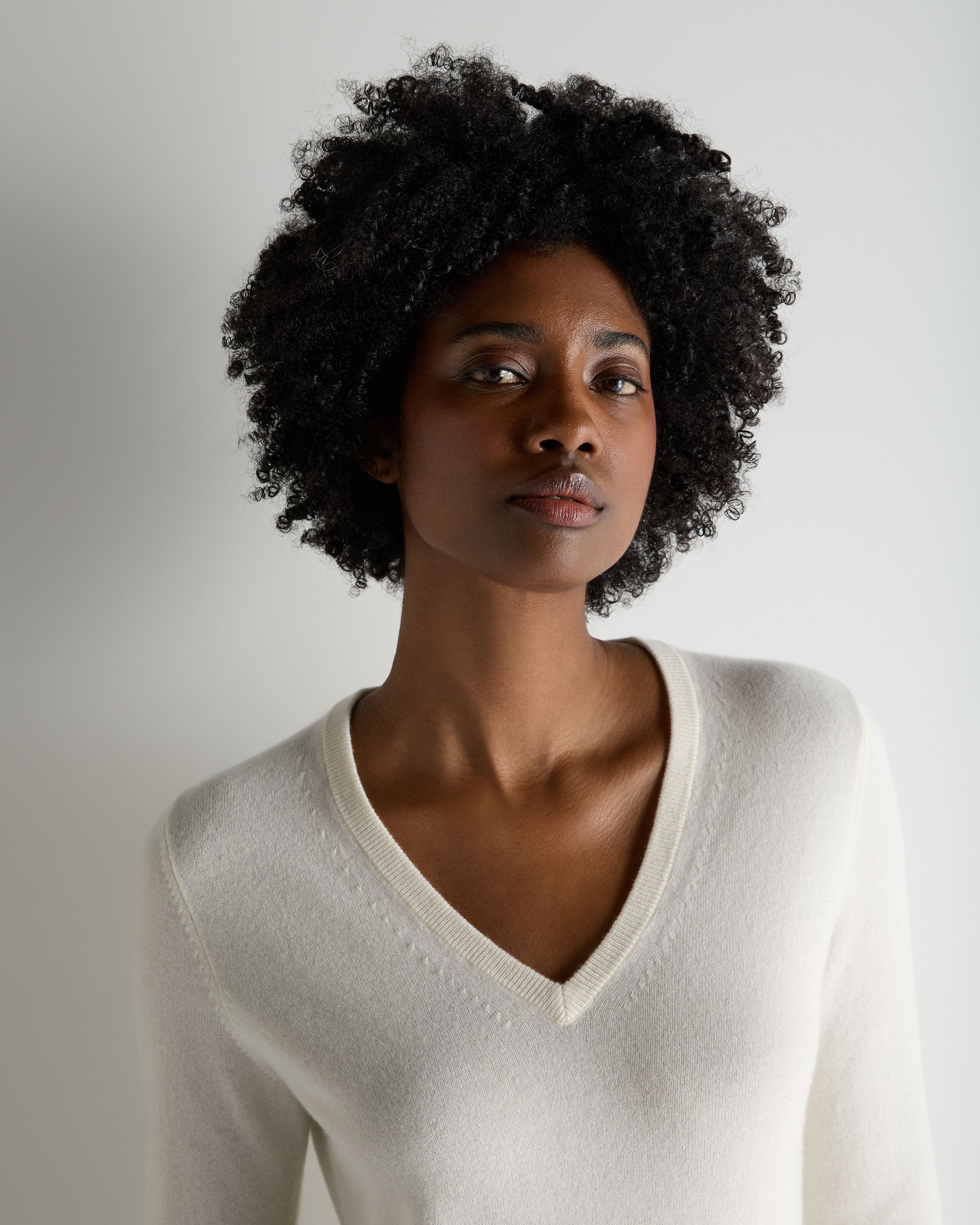 Women's V Neck Cashmere Sweater New Ivory White | N.Peal