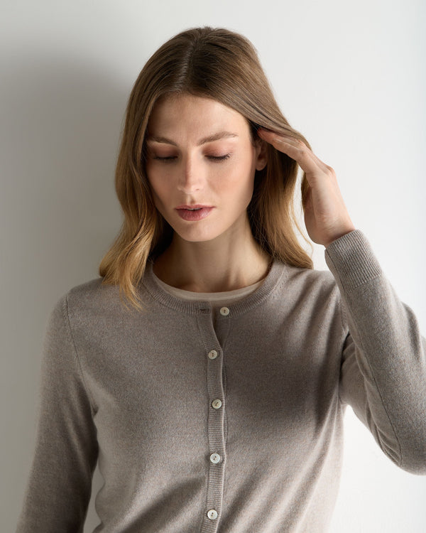 N.Peal Women's Olivia Round Neck Cashmere Cardigan Oat Grey