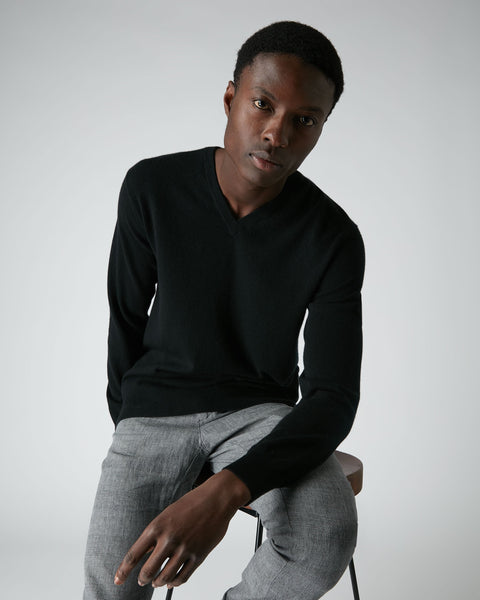 Men's Burlington V Neck Cashmere Sweater Black | N.Peal