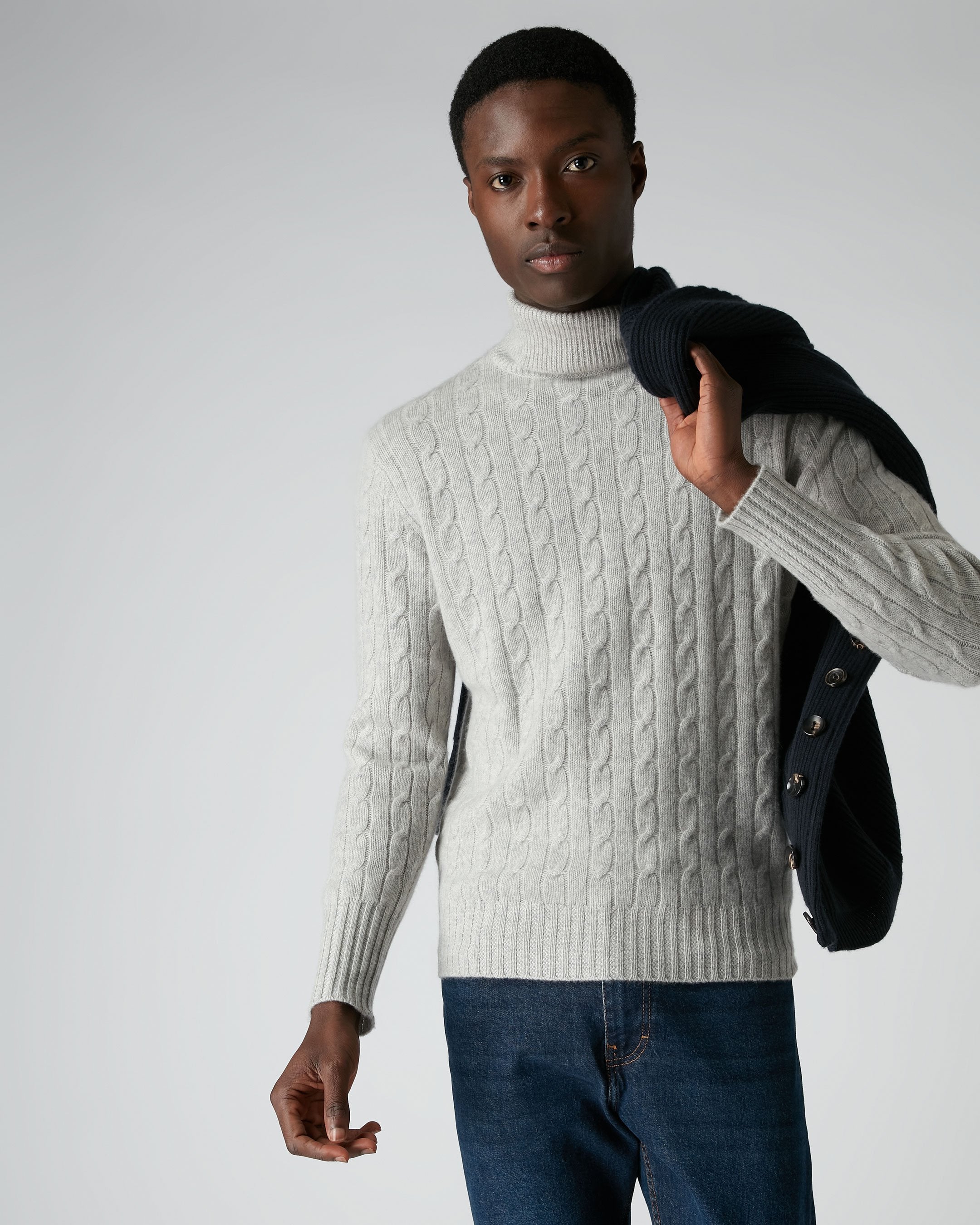 007 Cable Turtle Neck Sweater Fumo Grey | N.Peal
