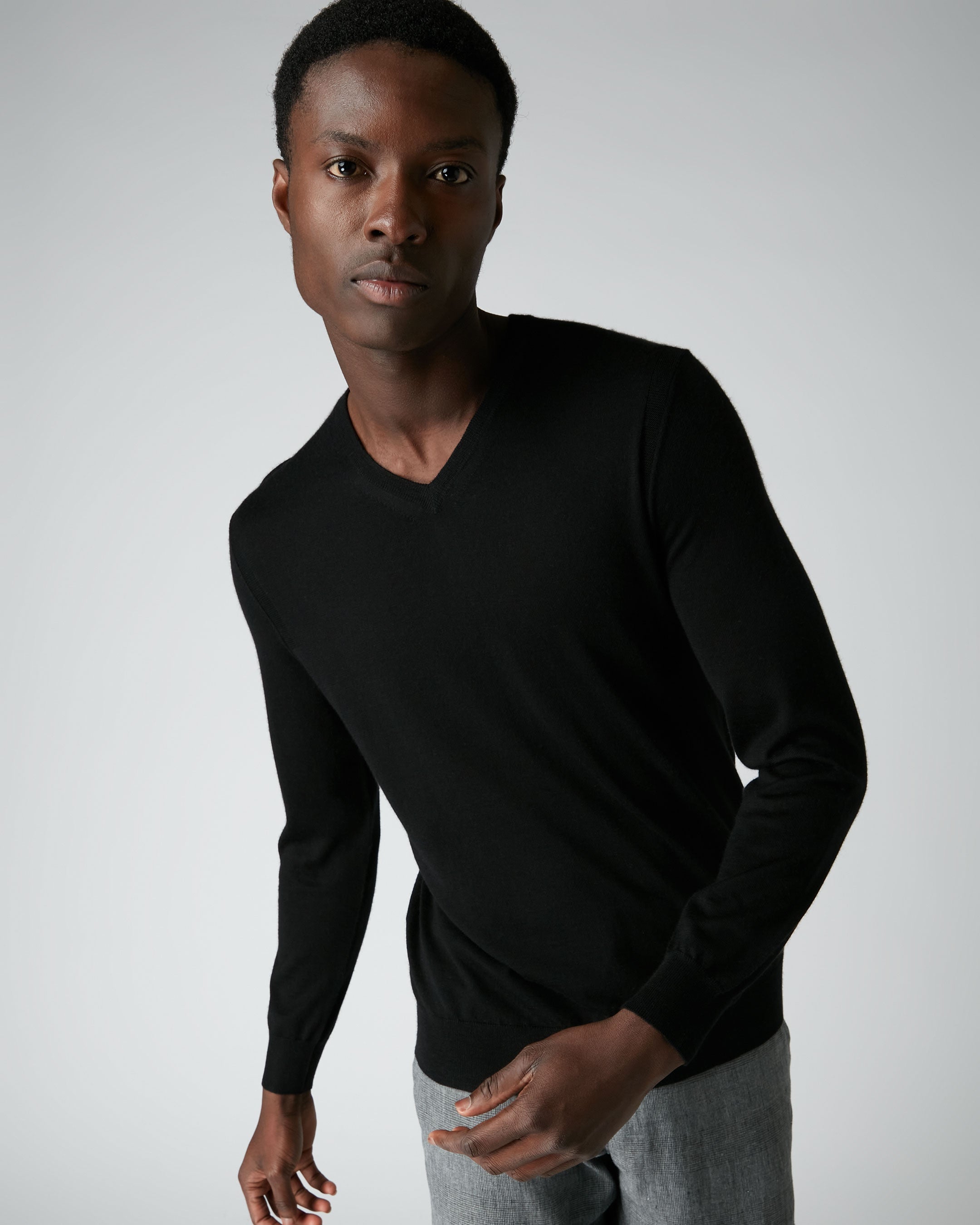 007 Fine Gauge Cashmere V Neck Sweater Black - Main Image