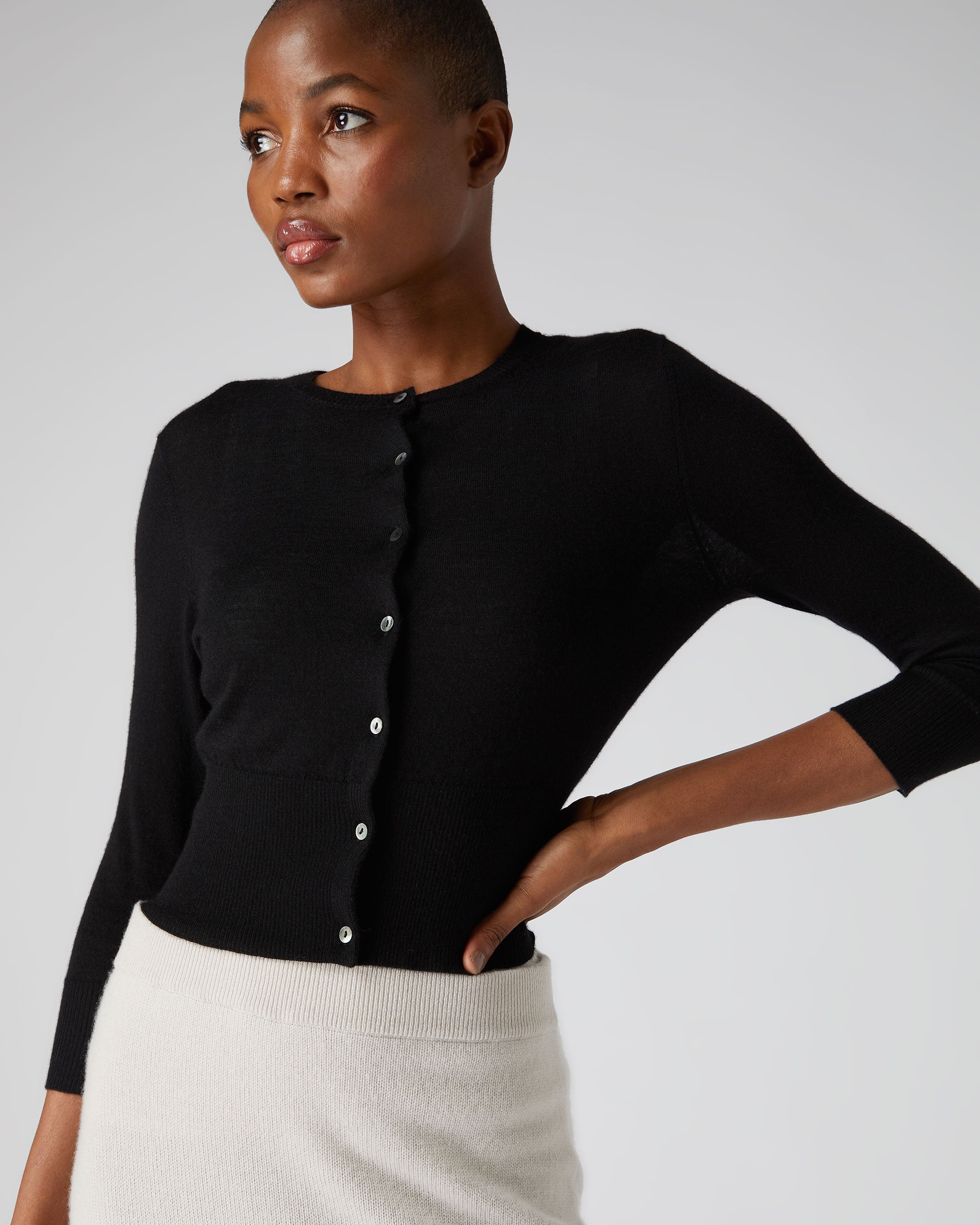 Women's Darcie Superfine Cashmere Cropped Cardigan Black | N.Peal