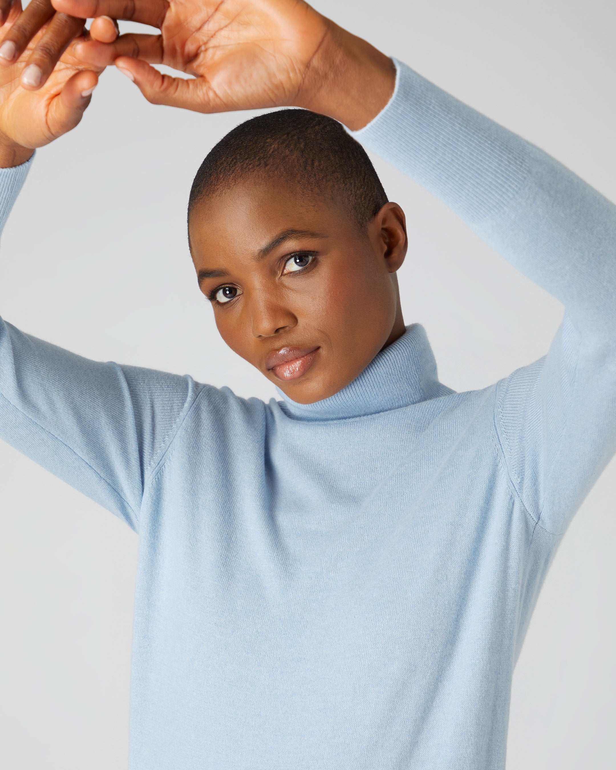 007 Turtle Neck Sweater Baby Blue | N.Peal