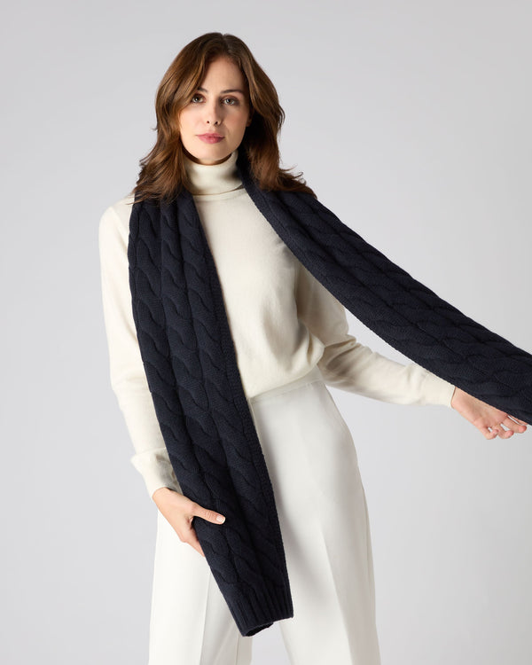 N.Peal Unisex Chunky Cable Cashmere Scarf Navy Blue