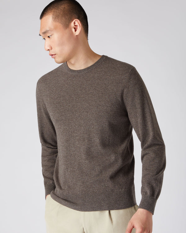 N.Peal Men's The Oxford Round Neck Cashmere Sweater Biscotti Brown