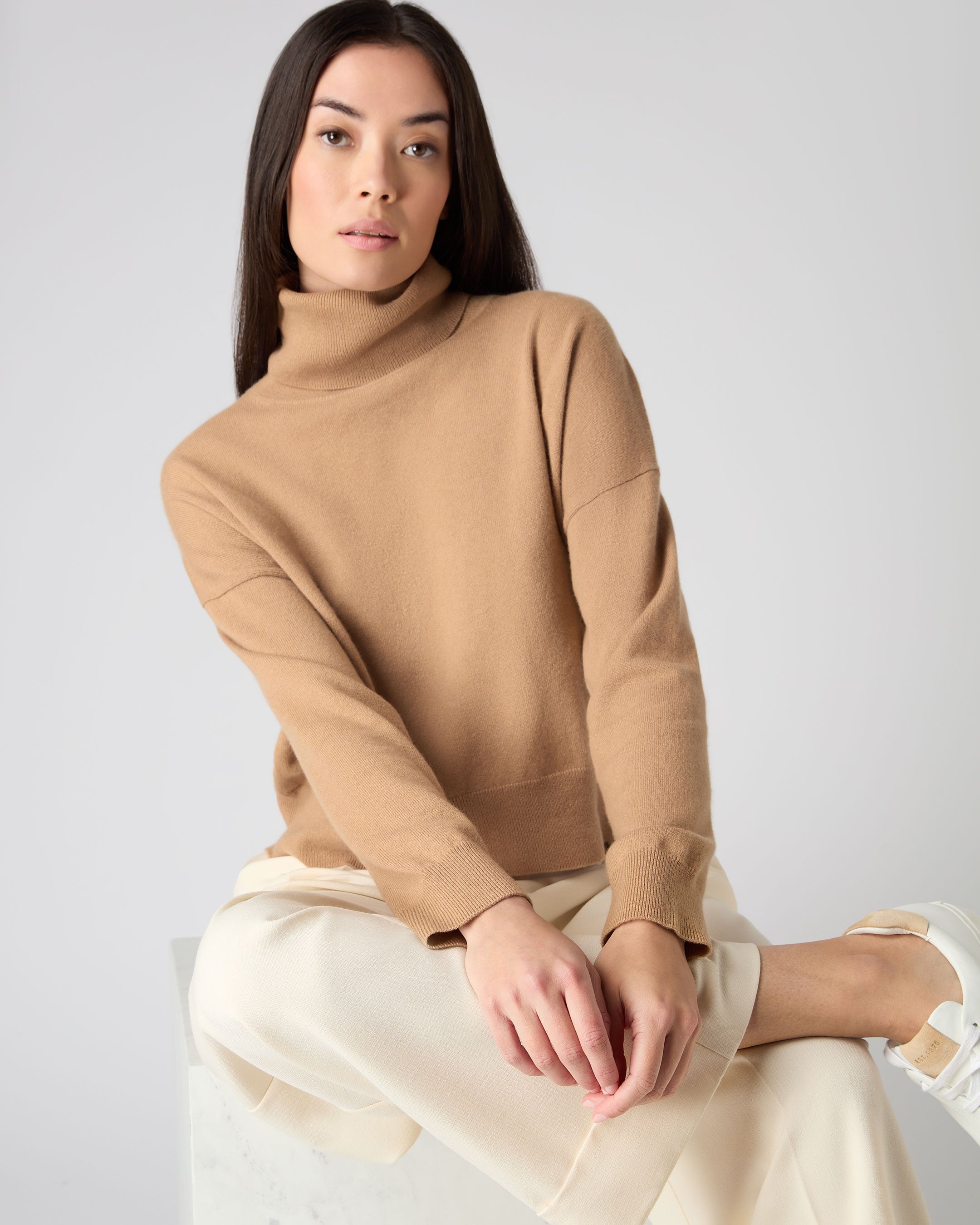 Women's cashmere hotsell turtleneck sweater sales