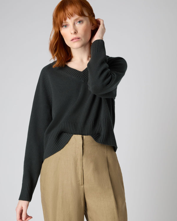 N.Peal Women's Crop Raglan Cashmere Sweater Dark Green